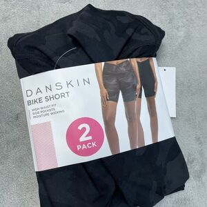 Danskin Women's Bike Short Black Nylon Spandex a1919